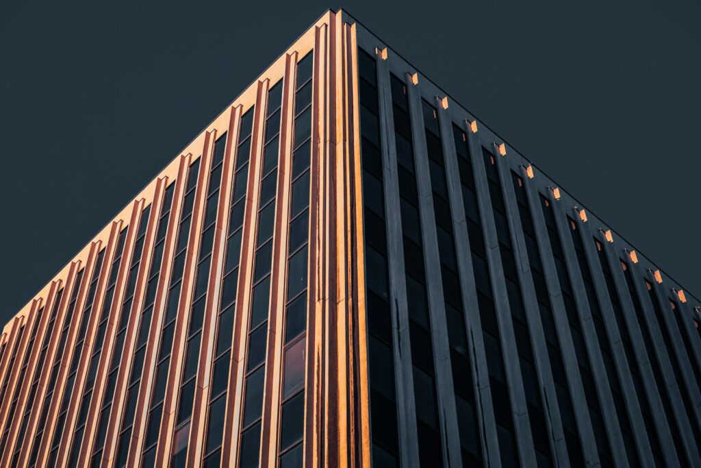 brown high-rise building
